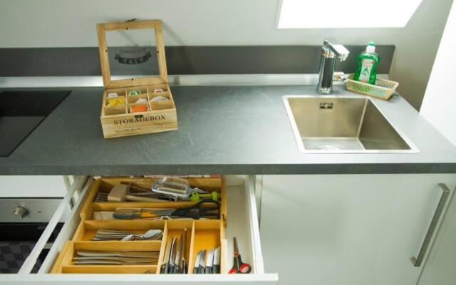 TRUTH Studio - Queensize Bett - Netflix - Küche