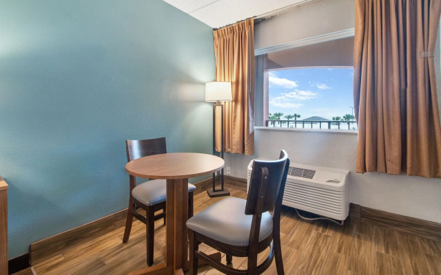 Beachfront Palms Hotel Galveston