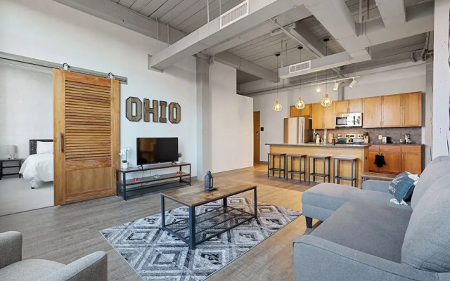 2125 Superior Living