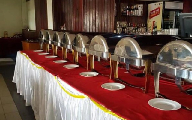 Pope Paul V1 Memorial Hotel