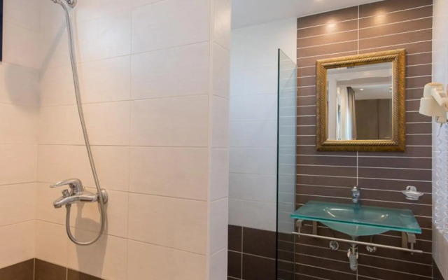 Nami Hotel & Suites
