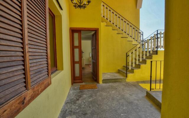 Bello Pezzo 2-Bedroom Lakeview Apartment