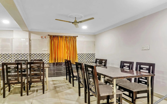 Itsy By Treebo - Royal Galaxy Kukatpally