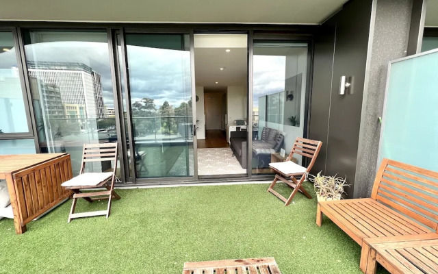Readyset Apartment on Emerald