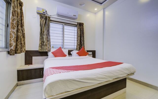 OYO 24125 Hotel Aakash