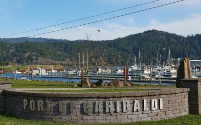 The Garibaldi House Inn & Suites