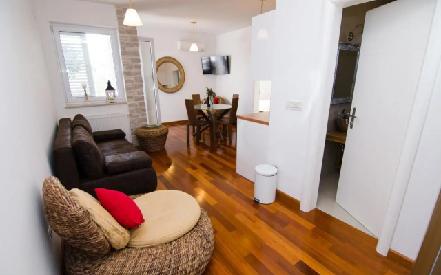 Family friendly apartments with a swimming pool Murter - 16655