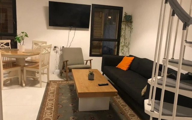 Beach Home in Tel Aviv near Water