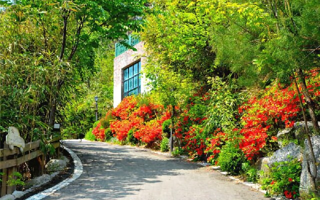 Yangyang Santa Hill Pension