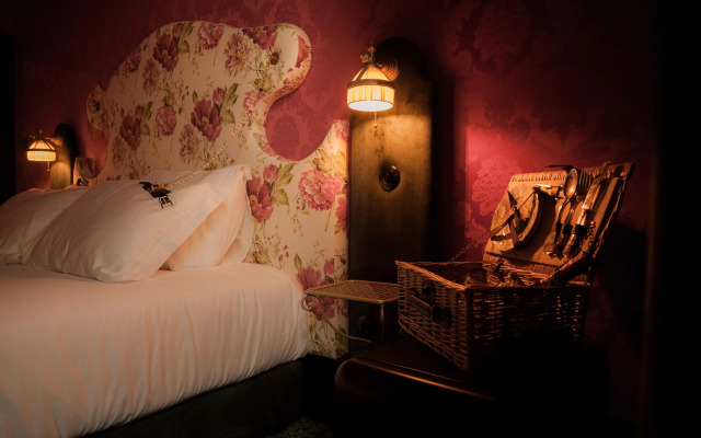 Pensão Amor Madam’s Lodge