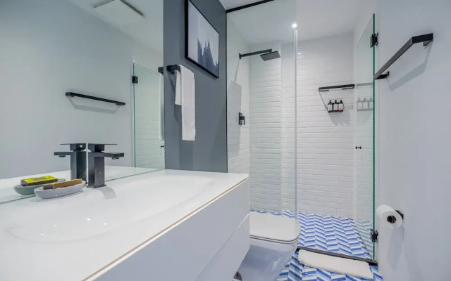 w Cozy 2BR in Plaza Herrera