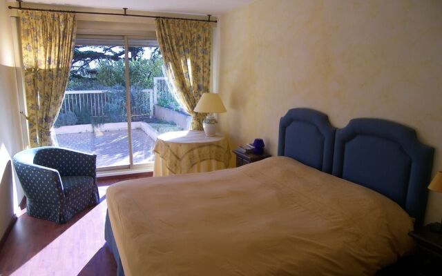 Parc Continental Cannes-Very elegant three bedroom apartment