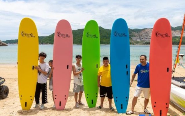 Xiaolu Chenke Seaview Surfing Homestay (Sanya Wuzhizhou Island Houhai Branch)