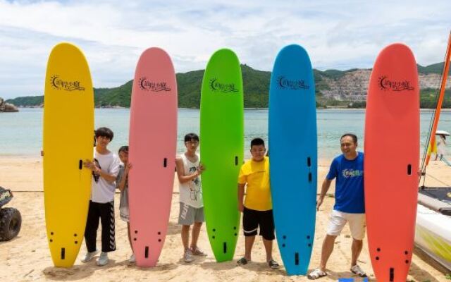 Xiaolu Chenke Seaview Surfing Homestay (Sanya Wuzhizhou Island Houhai Branch)