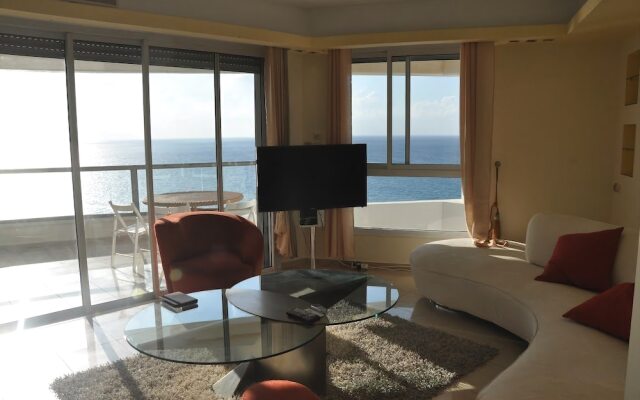 Isra Home Luxury Apartment with Sea View