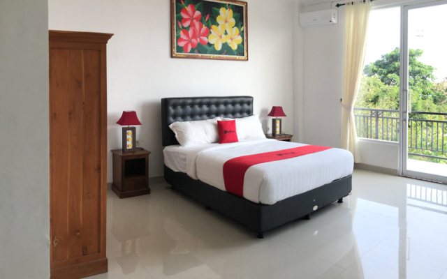 RedDoorz Plus near Dreamland Beach