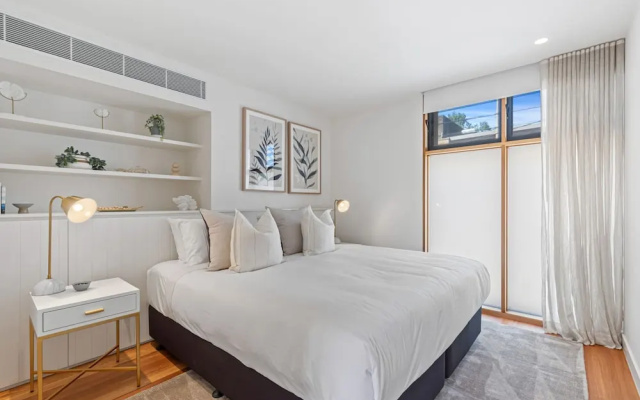 Stylish 2-bed Victorian Terrace in Carlton – Guest Rooms – Melbourne