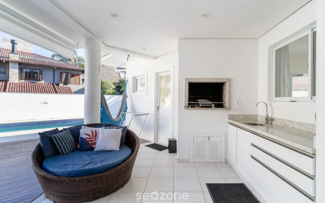 4B House w Pool in Jurere Internacional Mer0671