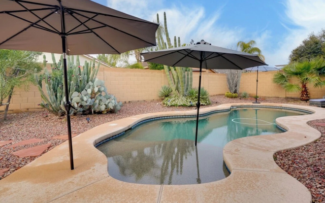 Pool, Fenced Yard: El Mirage 'sunshine House'