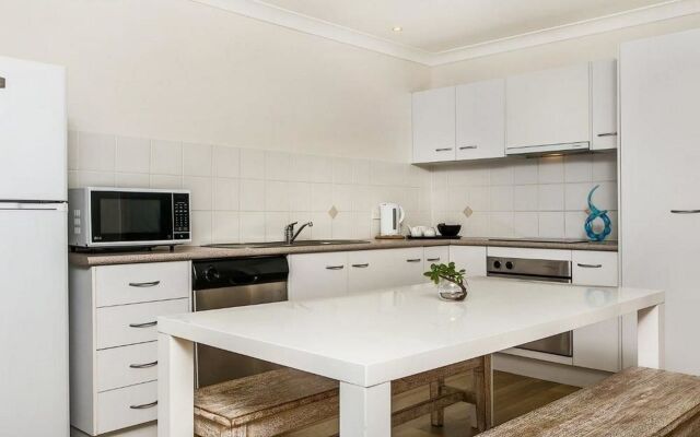 Byron Lakeside Holiday Apartments