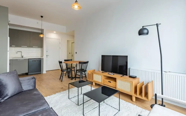 Modern Flat With Fantastic City View in Kadikoy