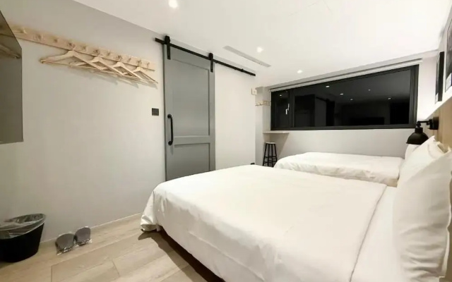 N2 Hotel