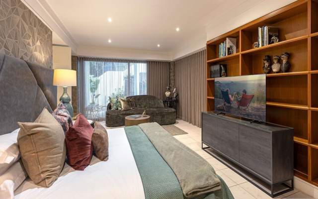 YOLO Spaces - Clifton White House Villa