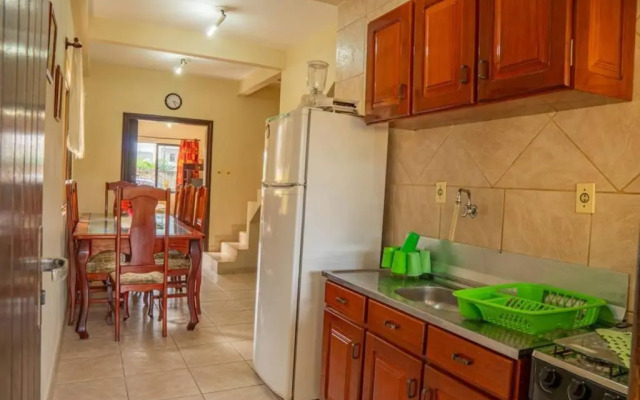 Casa 100m da praia, 10 pessoas, 3 quartos