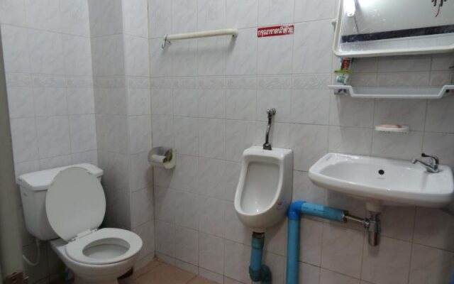 Khaosan River Inn Hostel