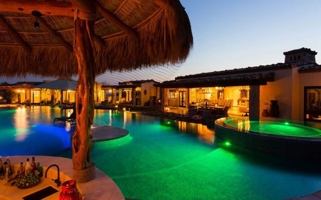 Beautiful Holiday Villa in a Prime Location in Cabo San Lucas 1007