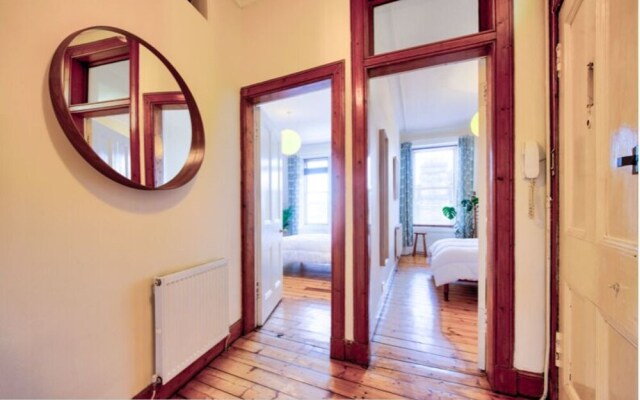 5 Star Old Town Apartment