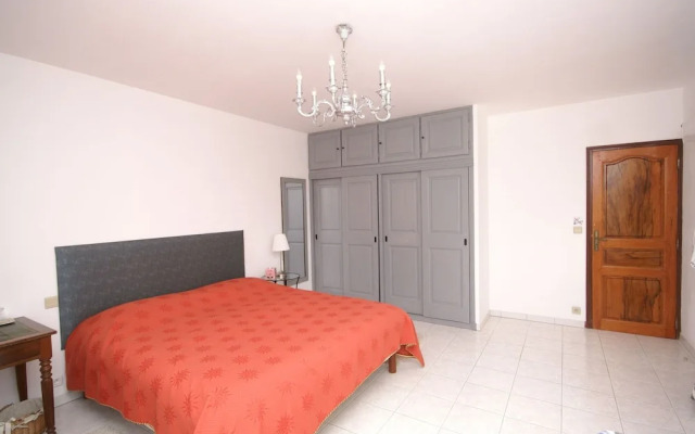 Airconditioned, Spacious Villa in Garéoult With a Private Pool