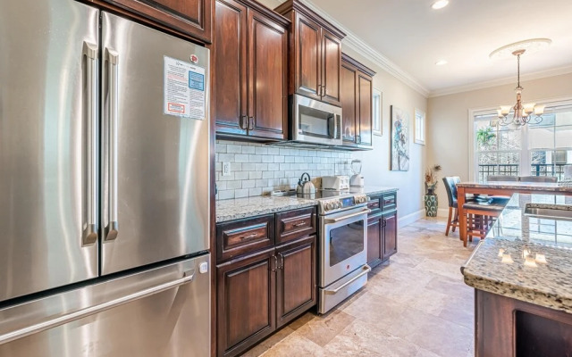 Villa Lago 1975 S2G 4BR 4BA 10