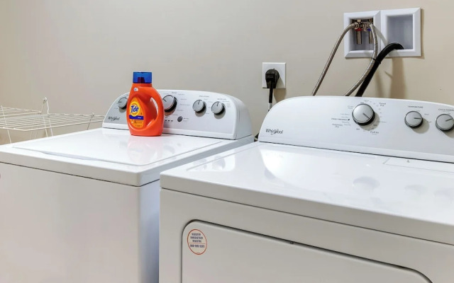 Hike & Ski: Pocono Lake Home w/ Community Perks!