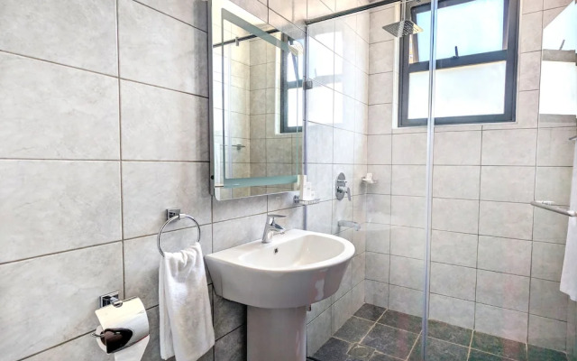 L'Aziz Suites