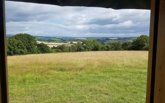 Roundhouse Yurt, Stunning Views, Totnes Dartmouth