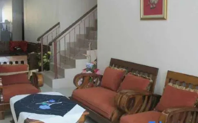 Modern Chic Room at Gendis Homestay