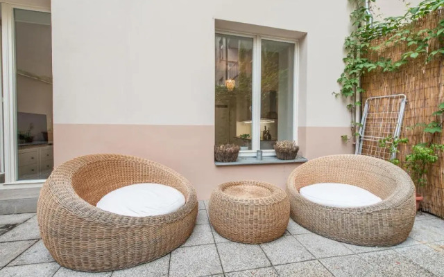 Quiet apartment in the city center with own terrace