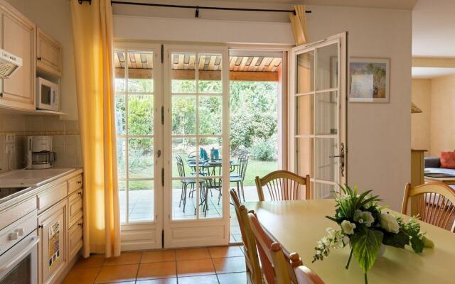 Attractive Holiday Home With two Bathrooms and a Jacuzzi