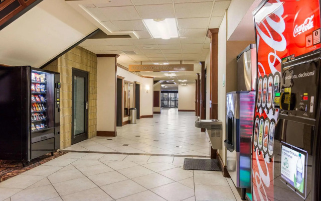 Clarion Hotel Convention Center