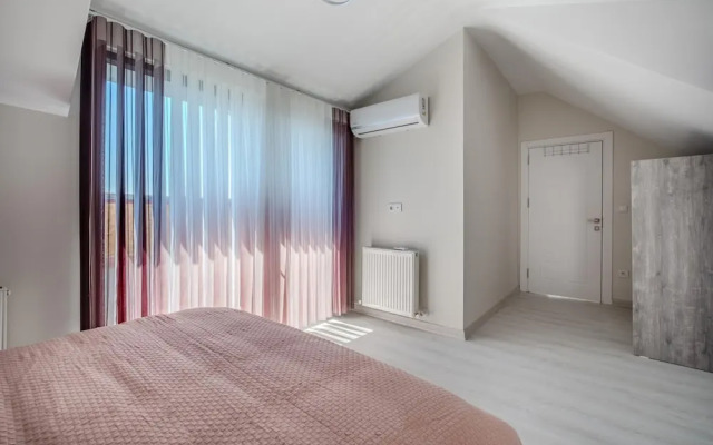Sea View Duplex w Terrace in Goldenhorn