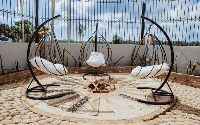 ISONDU Suites & Breakfast