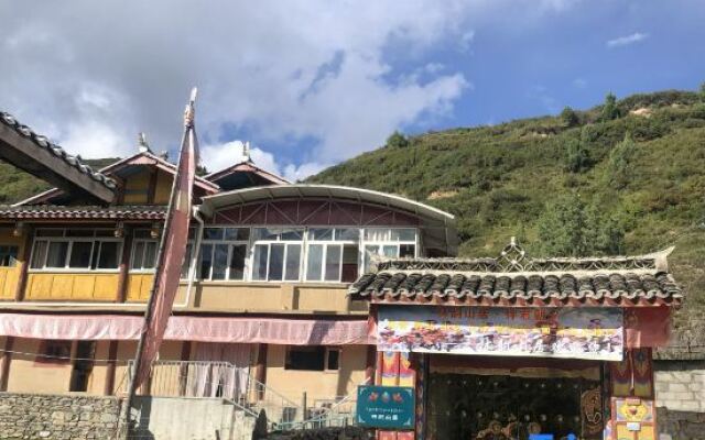 Songpan Linyun Mountain Residence