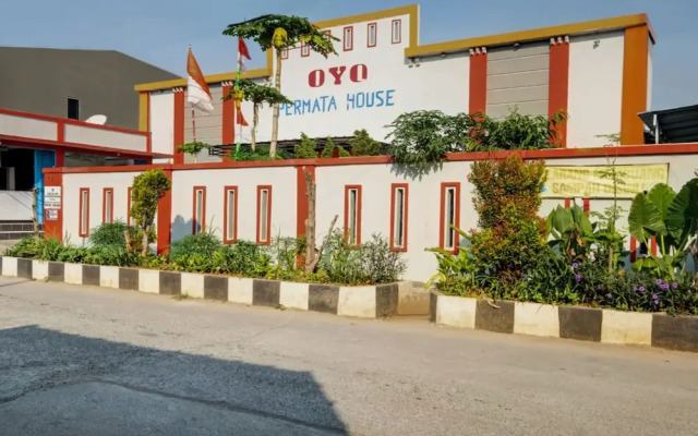 Permata House by OYO Rooms