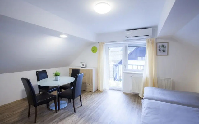 Razingar Apartments