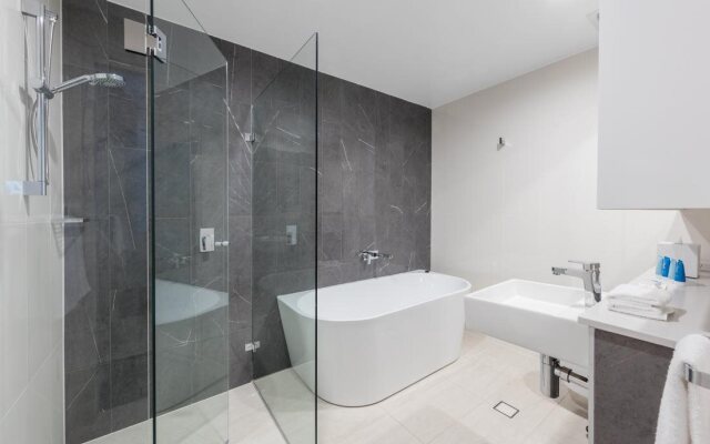 Meriton Suites Carter Street