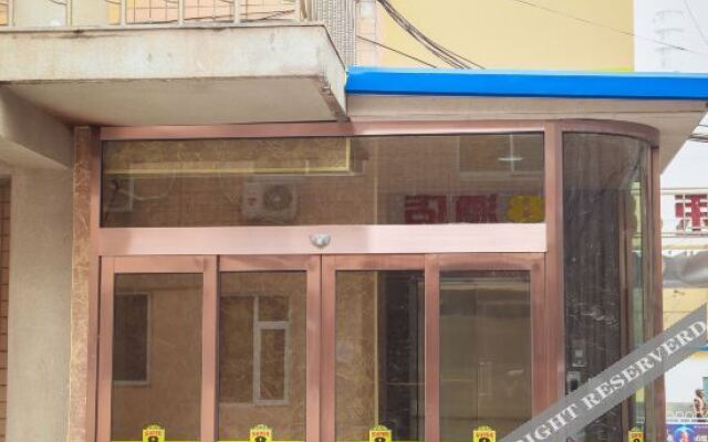 Super 8 Hotel (Jinzhou Maternity and Child Hospital New Mart)