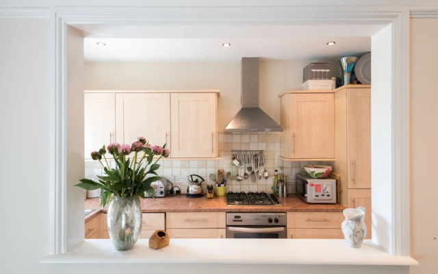 Traditional Richmond Home by Twickenham Green
