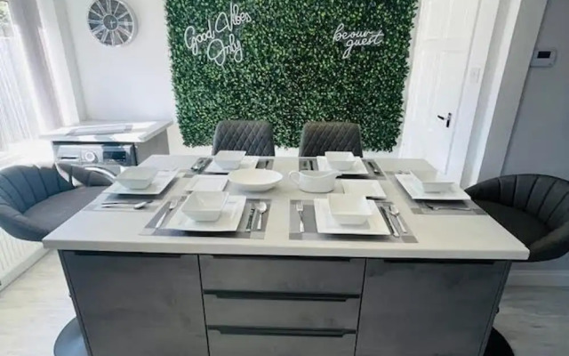 Check This!! Premium 5-star Home From Home Retreat