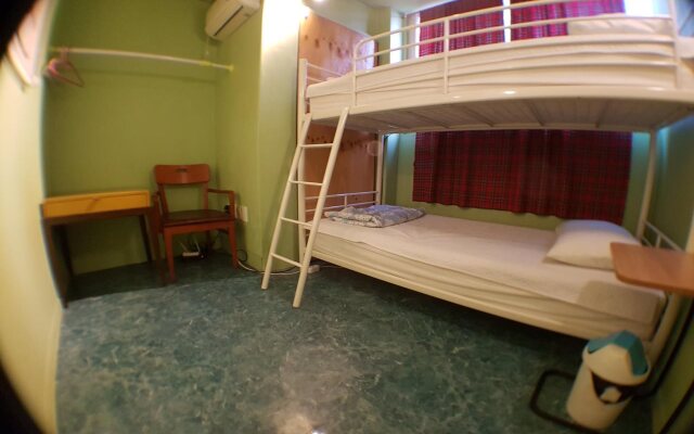 Mr.Comma Guesthouse - Hostel